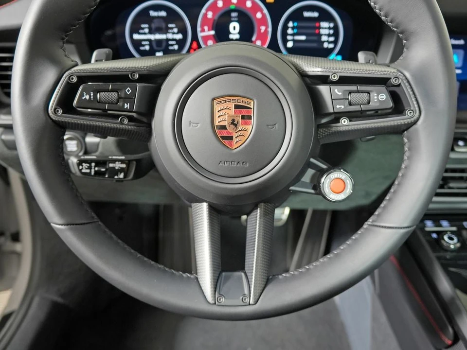 2026 Porsche 911 - Image 25 of 31