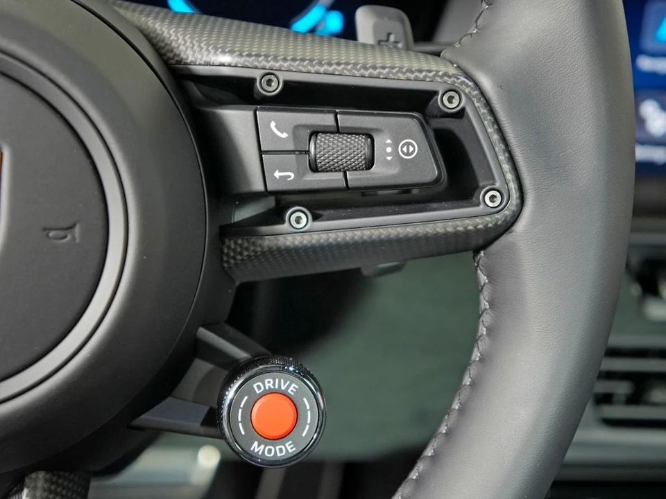 2026 Porsche 911 - Image 27 of 31