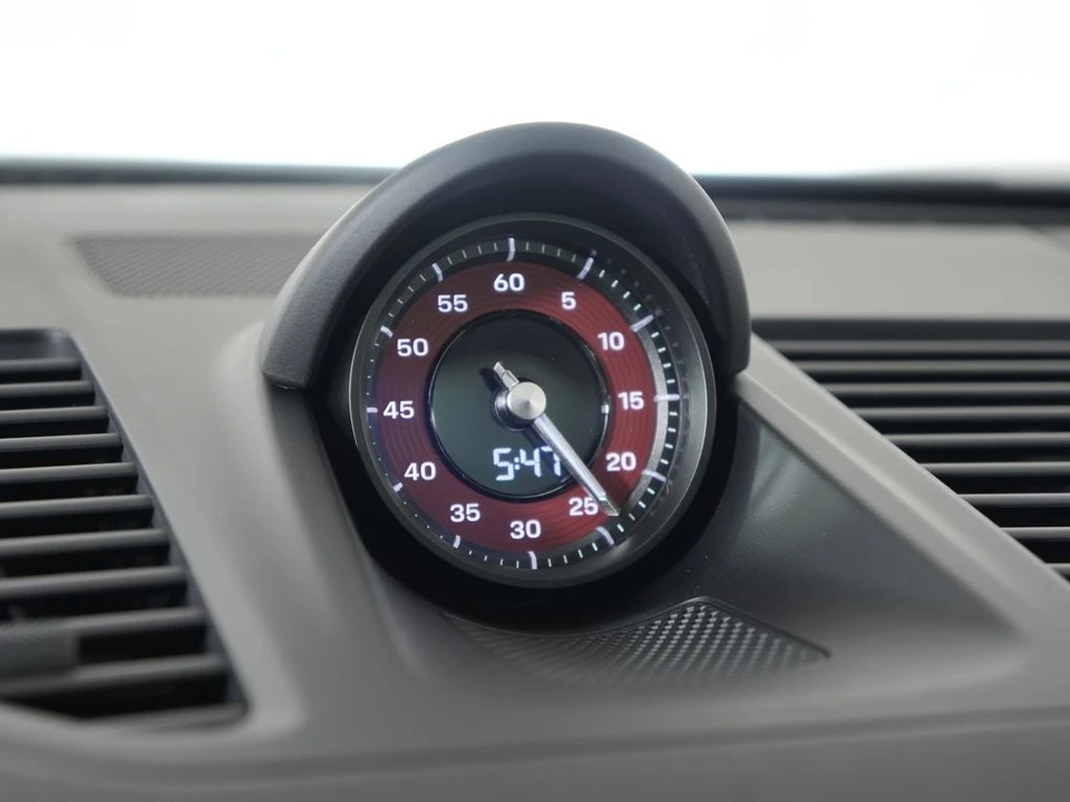 2026 Porsche 911 - Image 28 of 31