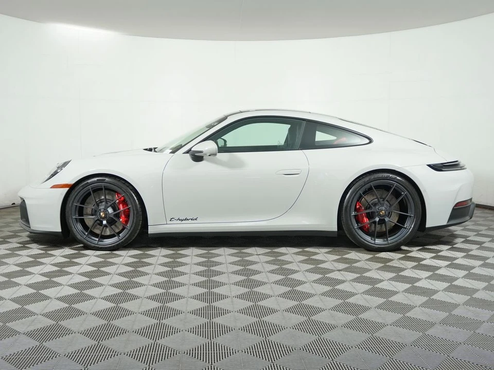 2026 Porsche 911 - Image 2 of 31