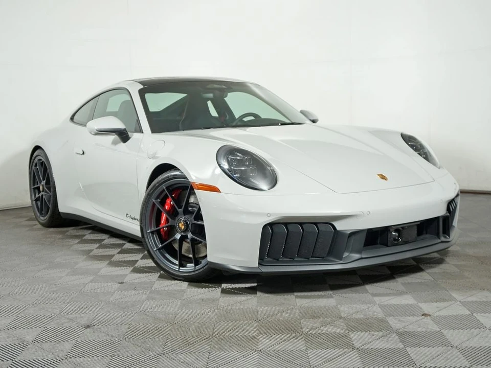2026 Porsche 911 - Image 9 of 31