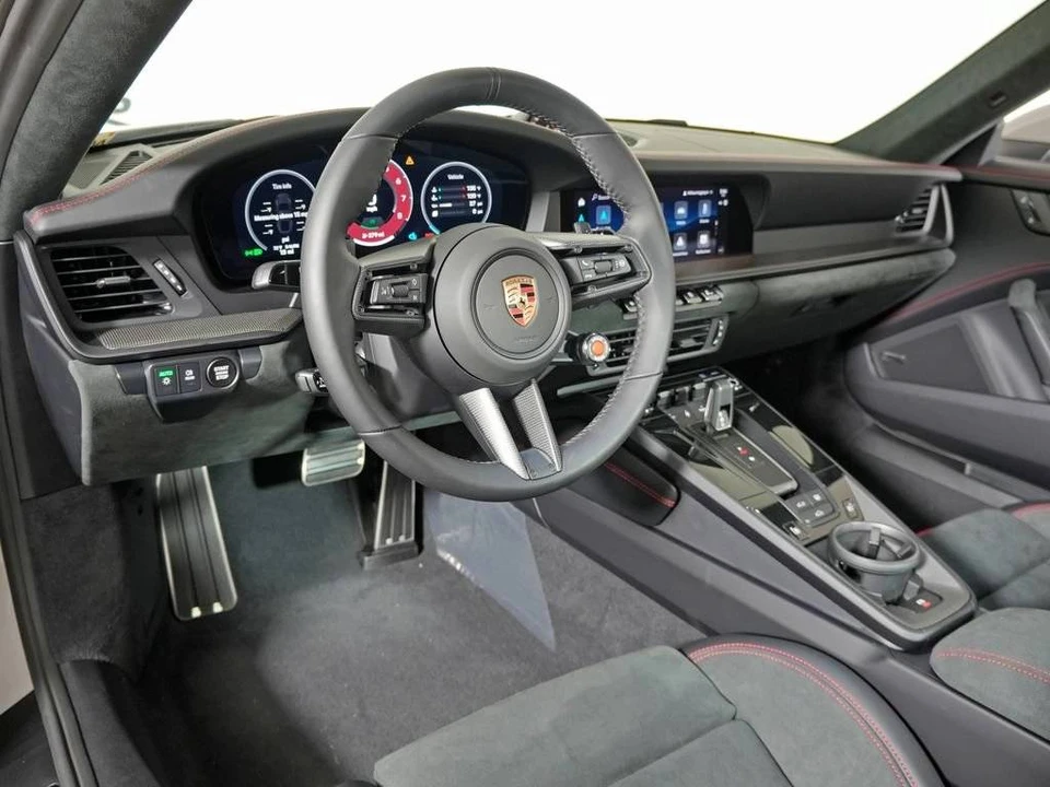 2026 Porsche 911 - Image 4 of 4