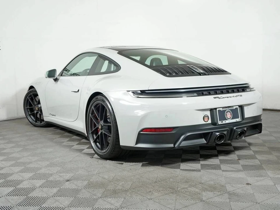 2026 Porsche 911 - Image 3 of 4