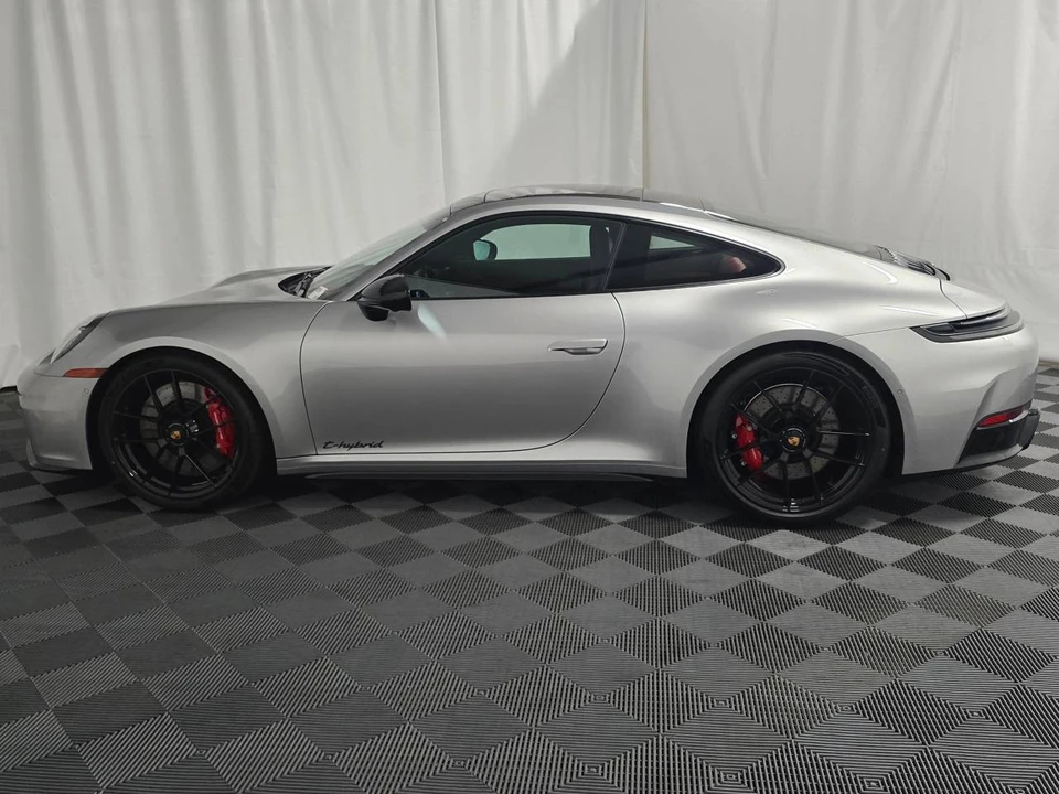 2026 Porsche 911 - Image 2 of 5