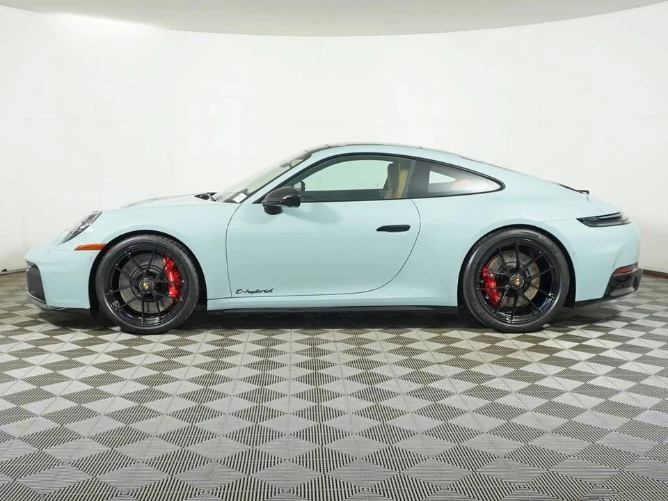 2026 Porsche 911 - Image 2 of 5