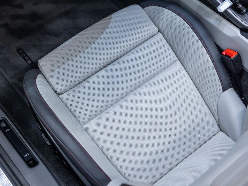 2026 Porsche 992 Carrera 4S - Image 26 of 31
