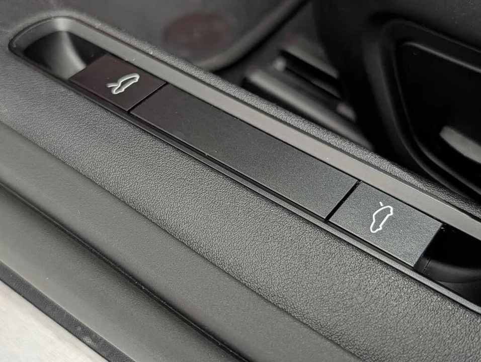 2026 Porsche 992 Carrera 4S - Image 27 of 31