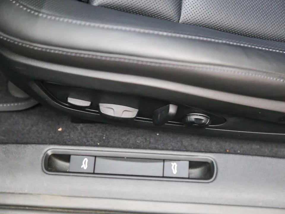2026 Porsche 992 Carrera 4S - Image 25 of 31