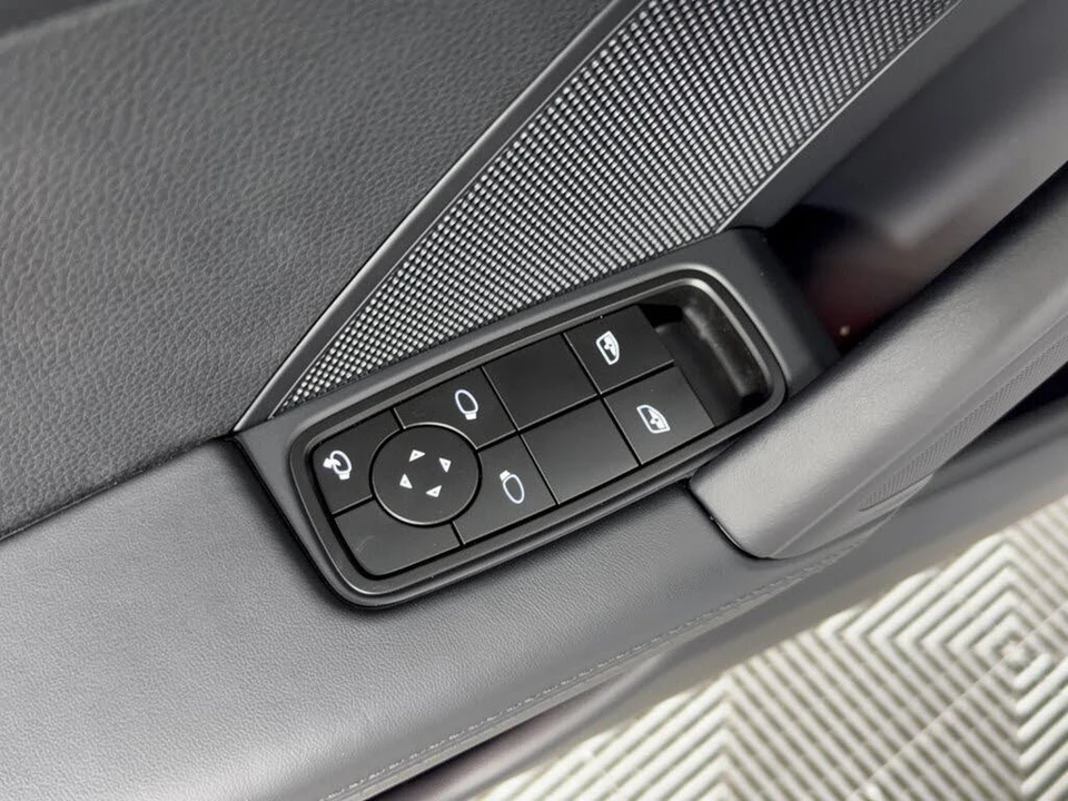 2026 Porsche 992 Carrera 4S - Image 15 of 31