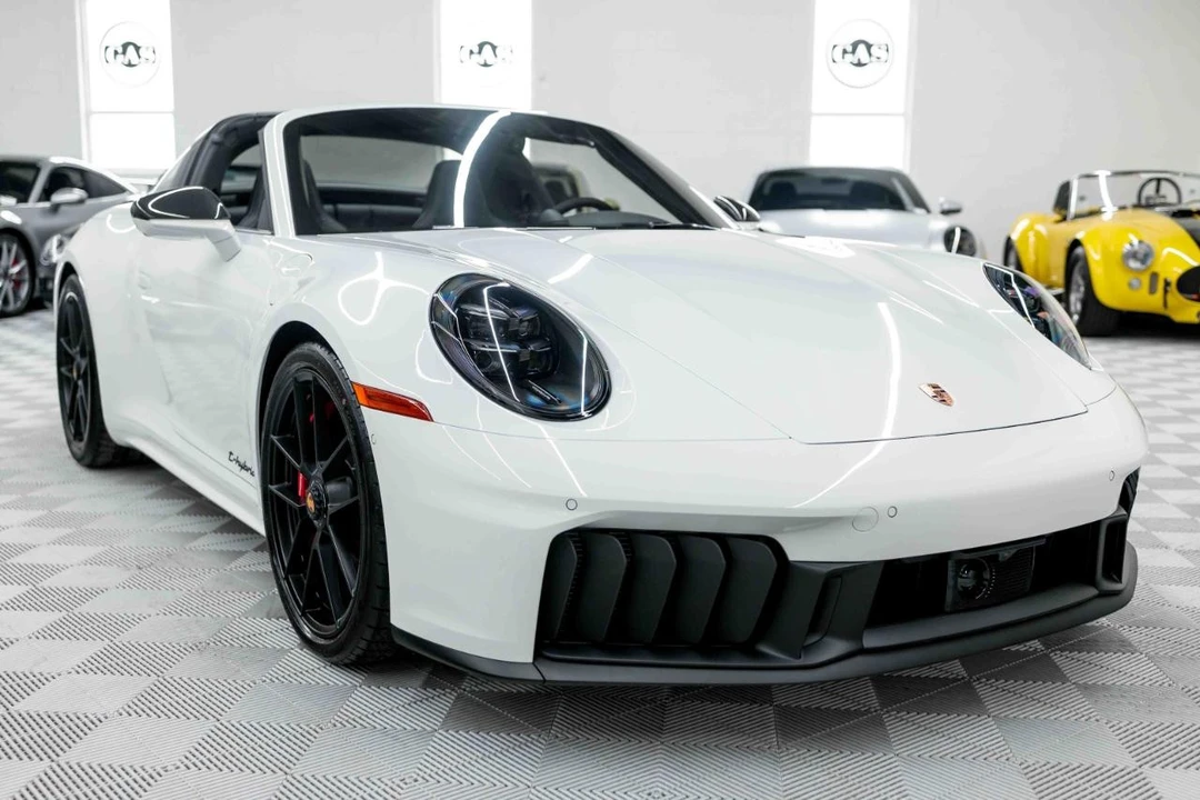 2026 Porsche 992 Carrera 4S - Image 5 of 31