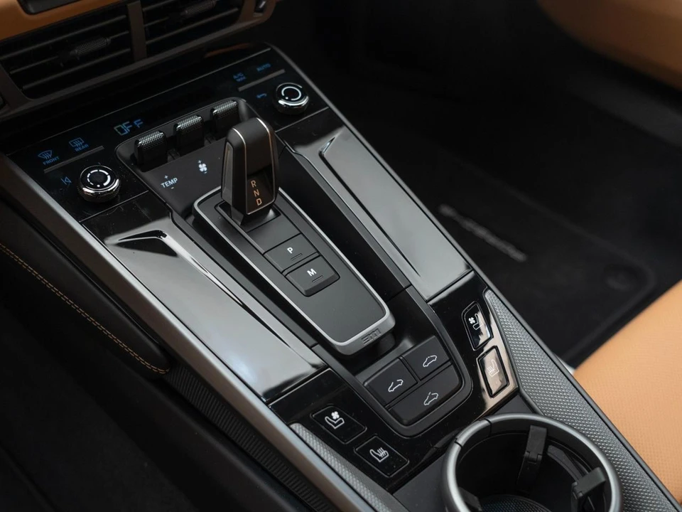 2026 Porsche 992 Carrera 4S - Image 27 of 31