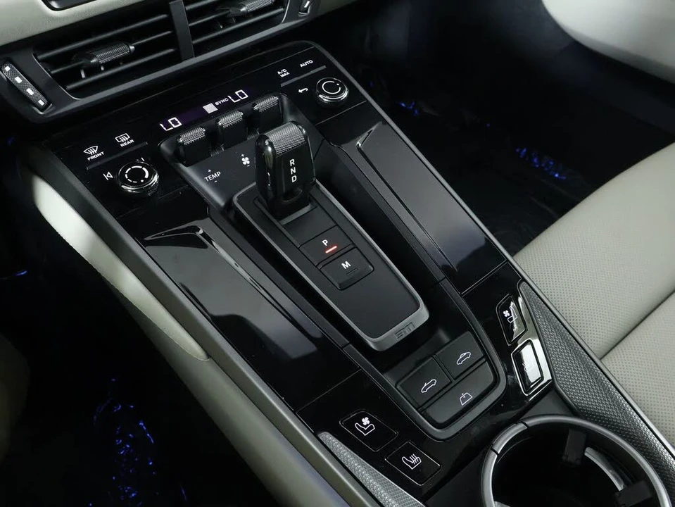 2026 Porsche 992 Carrera - Image 18 of 31