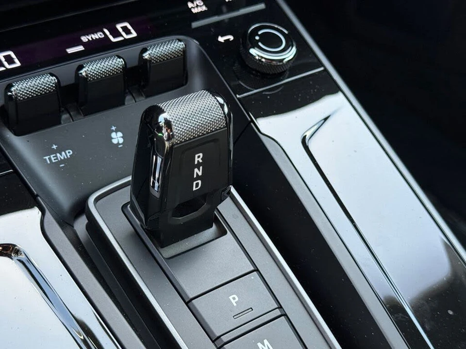 2026 Porsche 992 Carrera - Image 28 of 31