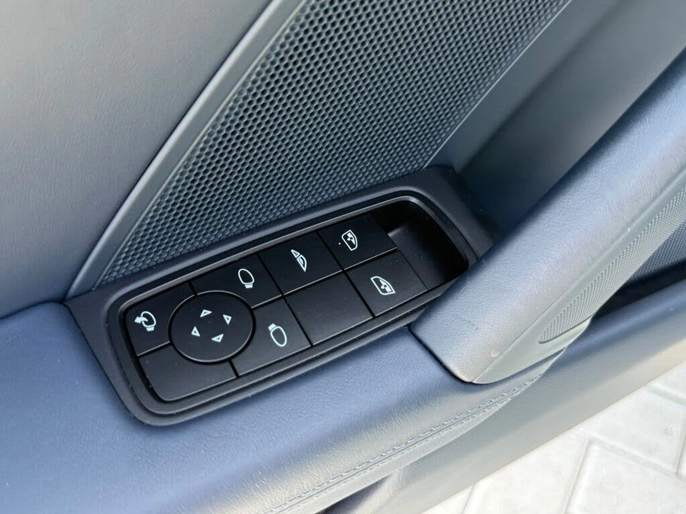 2026 Porsche 992 Carrera - Image 16 of 31
