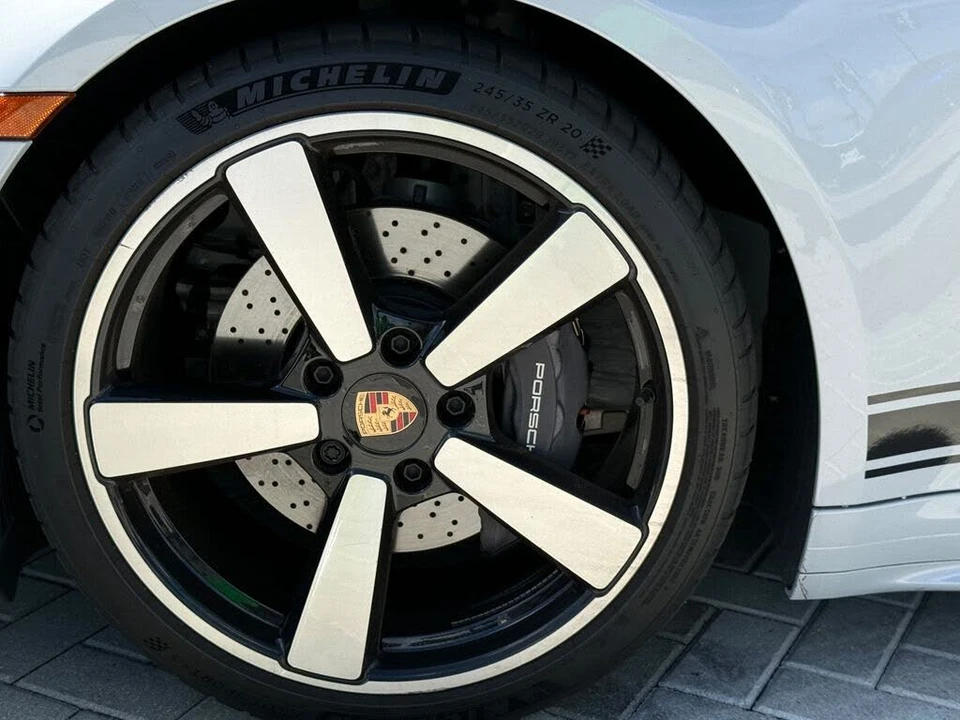 2026 Porsche 992 Carrera - Image 7 of 31
