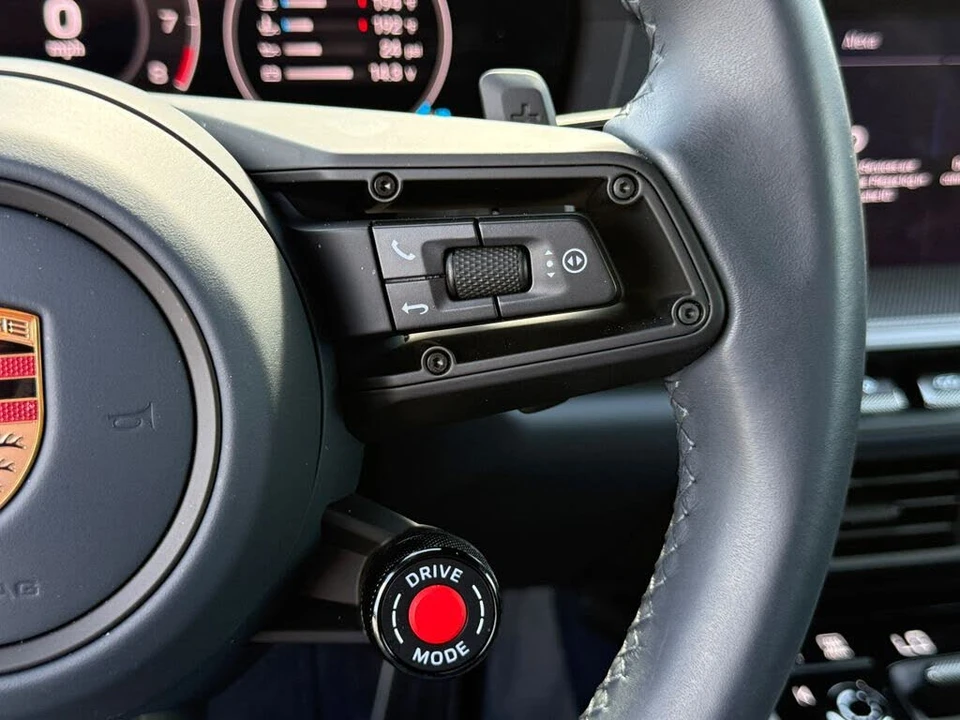 2026 Porsche 992 Carrera - Image 27 of 31