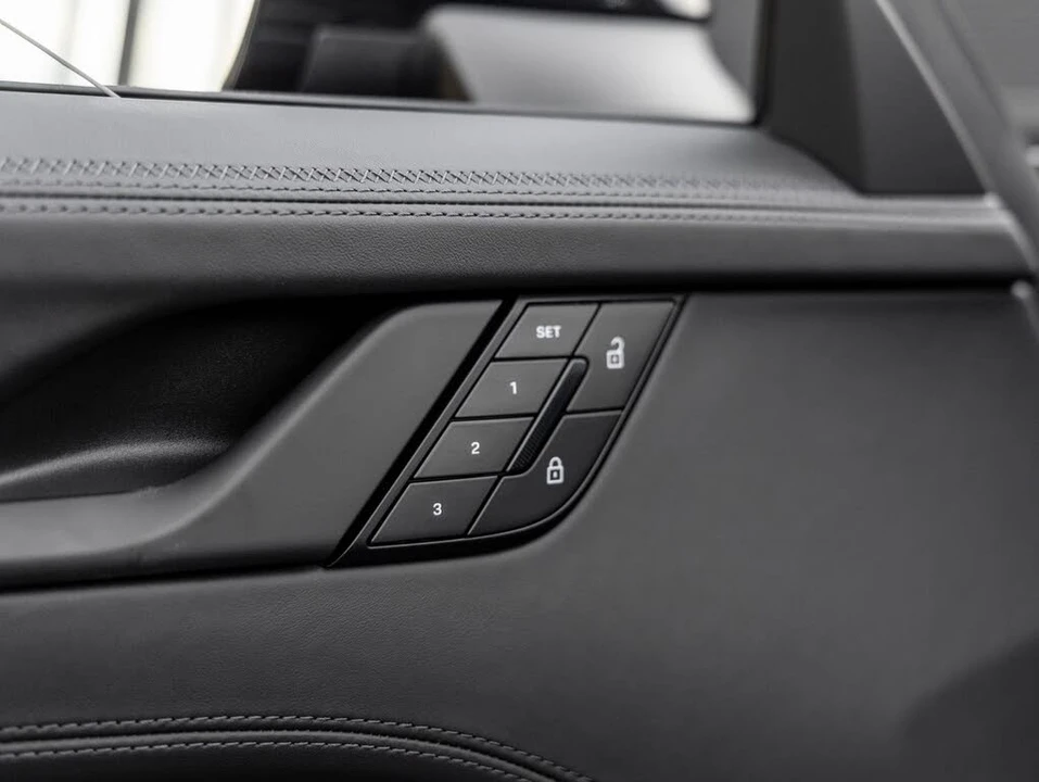 2026 Porsche 992 Carrera - Image 24 of 31