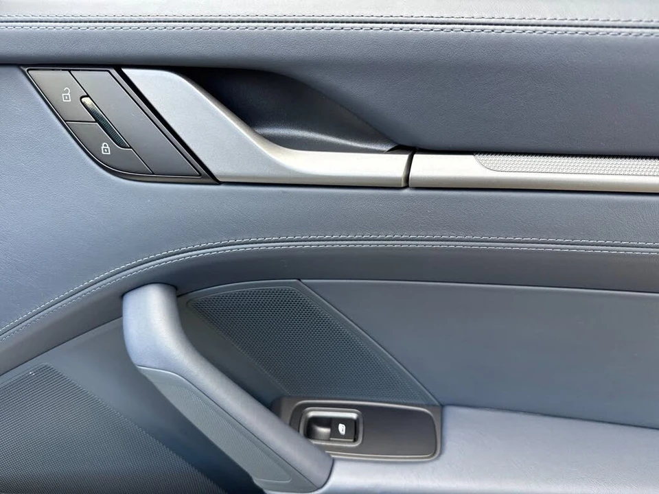2026 Porsche 992 Carrera - Image 17 of 31