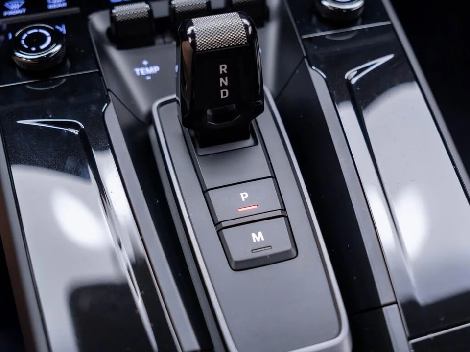 2026 Porsche 992 Carrera - Image 24 of 31