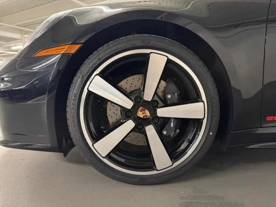 2026 Porsche 992 Carrera - Image 11 of 31