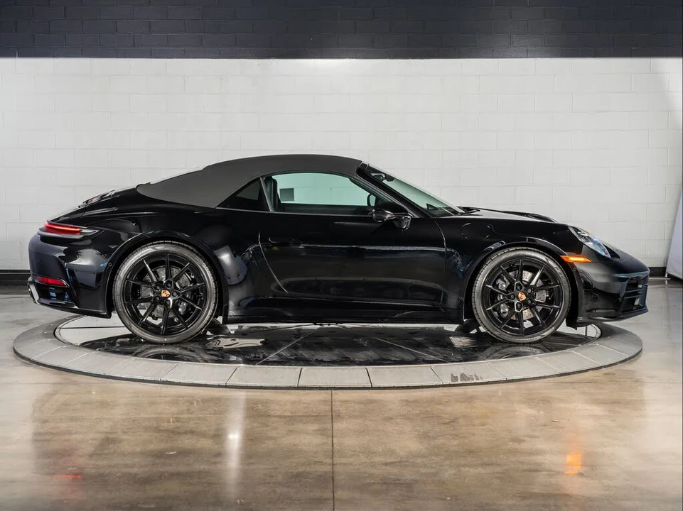 2026 Porsche 992 Carrera - Image 16 of 31