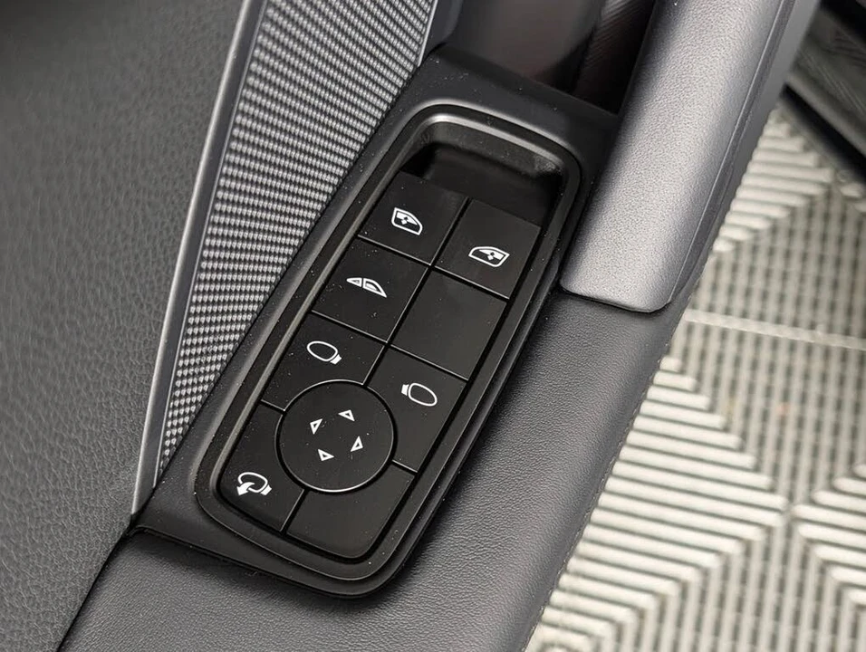 2026 Porsche 992 Carrera - Image 25 of 31