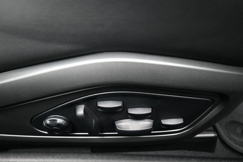 2026 Porsche 992 Carrera - Image 13 of 31