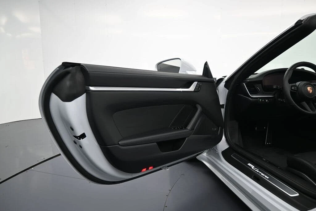 2026 Porsche 992 Carrera - Image 14 of 31