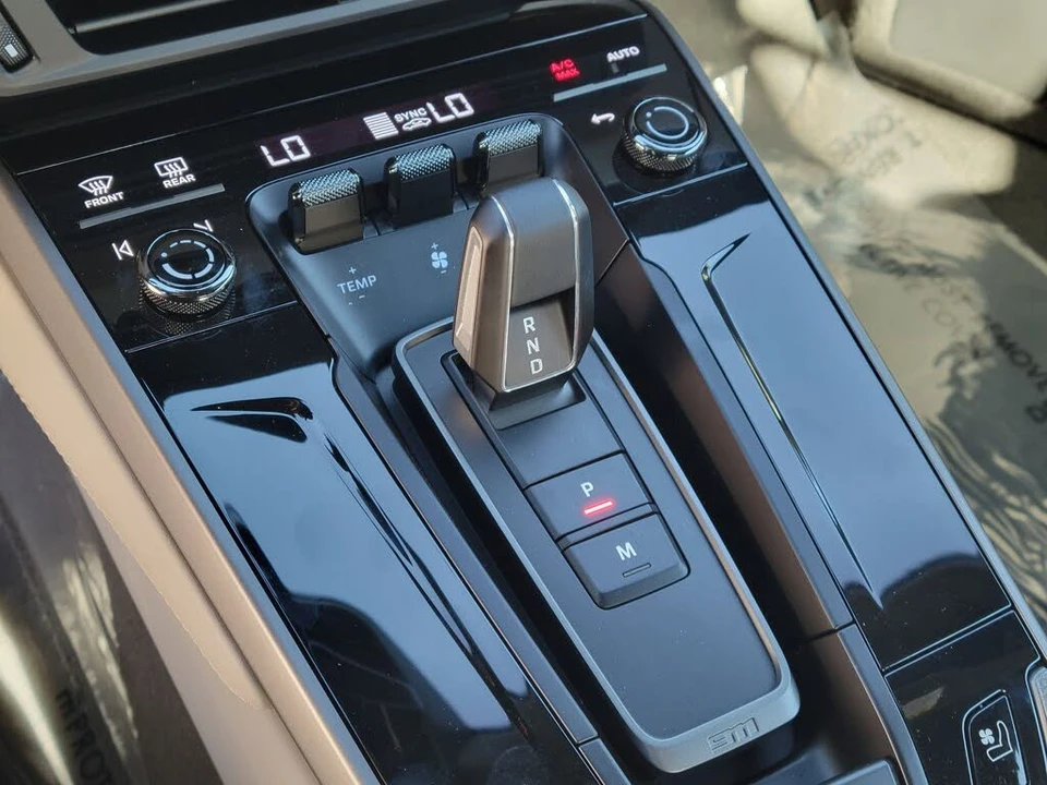 2026 Porsche 992 Carrera - Image 21 of 31