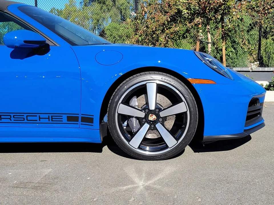 2026 Porsche 992 Carrera - Image 11 of 31