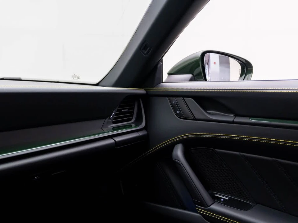 2026 Porsche 992 Carrera - Image 28 of 31