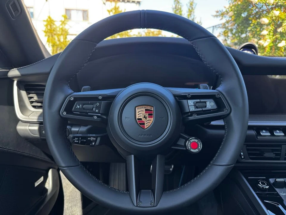 2026 Porsche 992 Carrera - Image 16 of 31