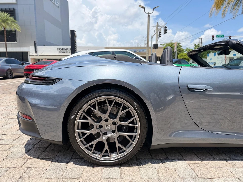 2026 Porsche 992 Carrera - Image 25 of 31