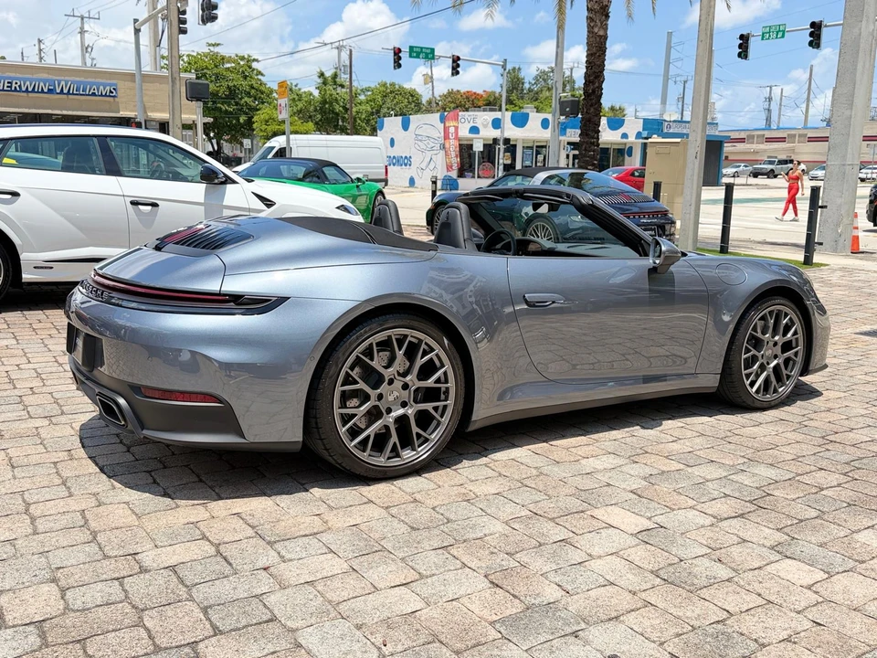 2026 Porsche 992 Carrera - Image 13 of 31