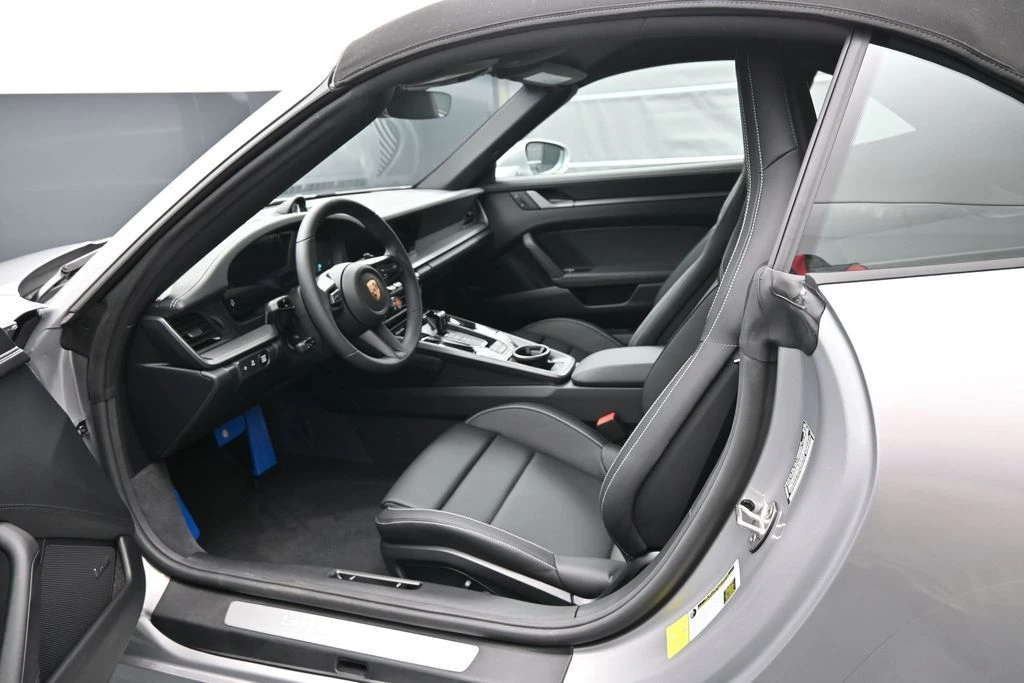 2026 Porsche 992 Carrera - Image 4 of 31
