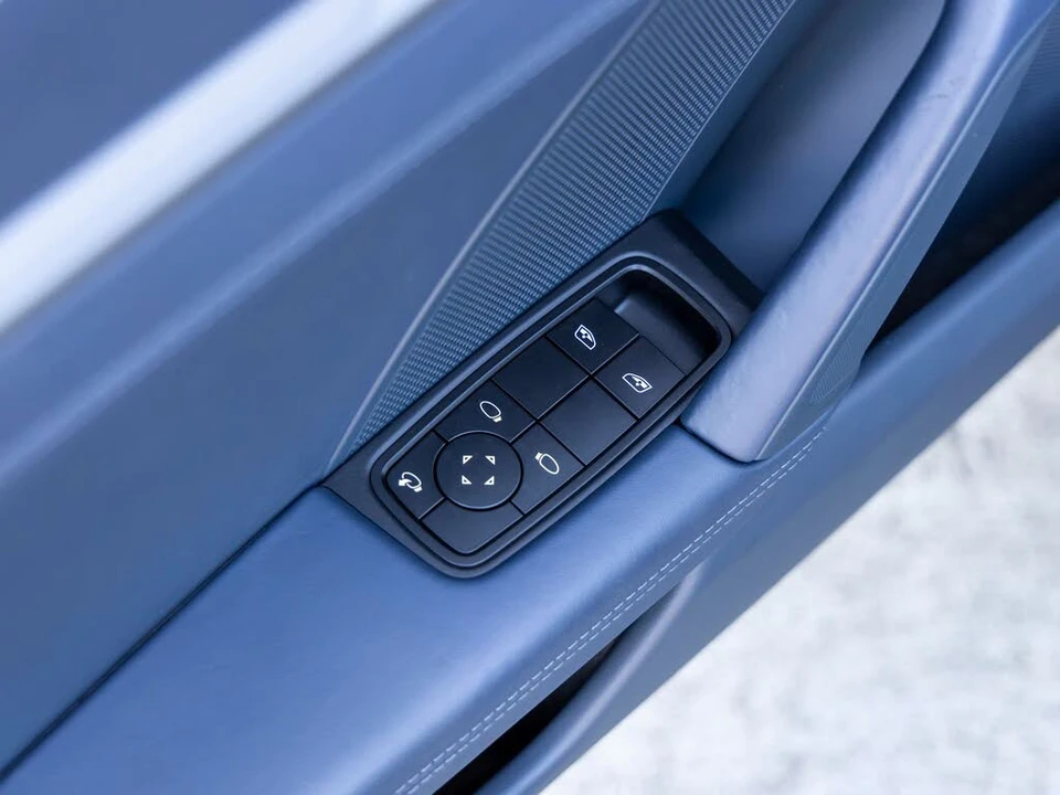 2026 Porsche 992 Carrera - Image 27 of 31