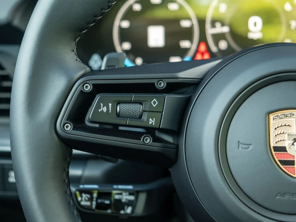 2026 Porsche 992 Carrera - Image 22 of 31