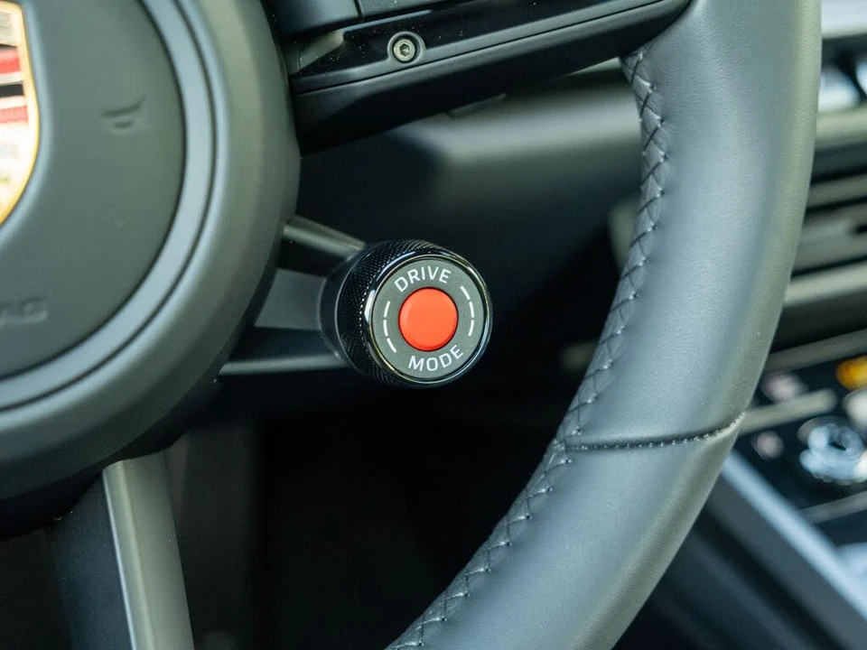 2026 Porsche 992 Carrera - Image 24 of 31