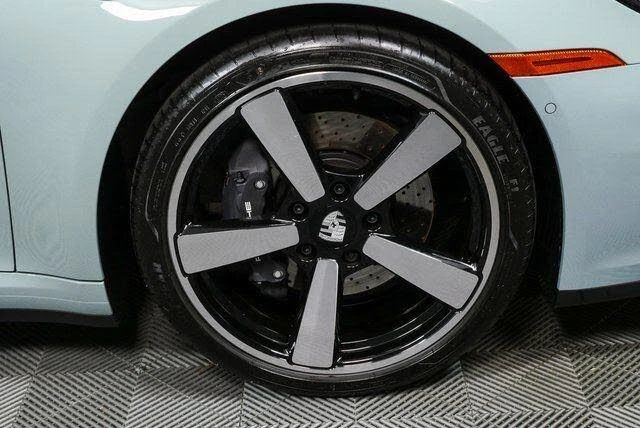 2026 Porsche 992 Carrera - Image 5 of 31