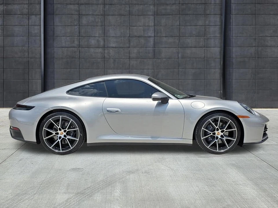 2026 Porsche 992 Carrera - Image 7 of 31