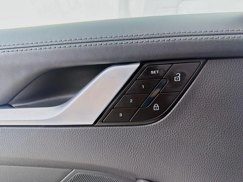 2026 Porsche 992 Carrera - Image 7 of 31
