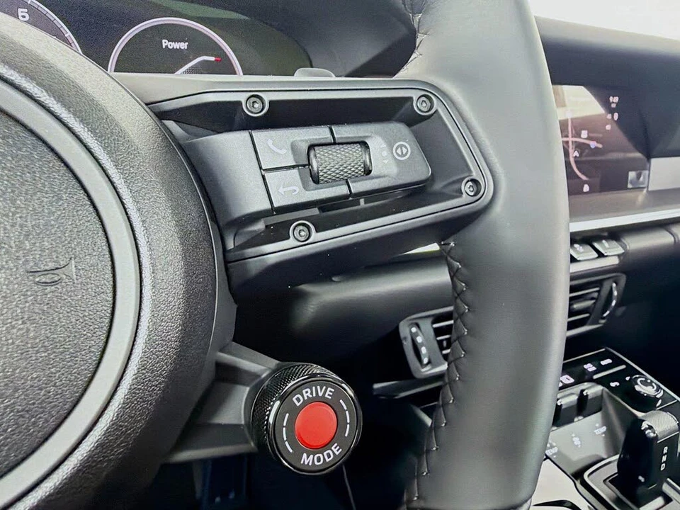 2026 Porsche 992 Carrera - Image 14 of 31
