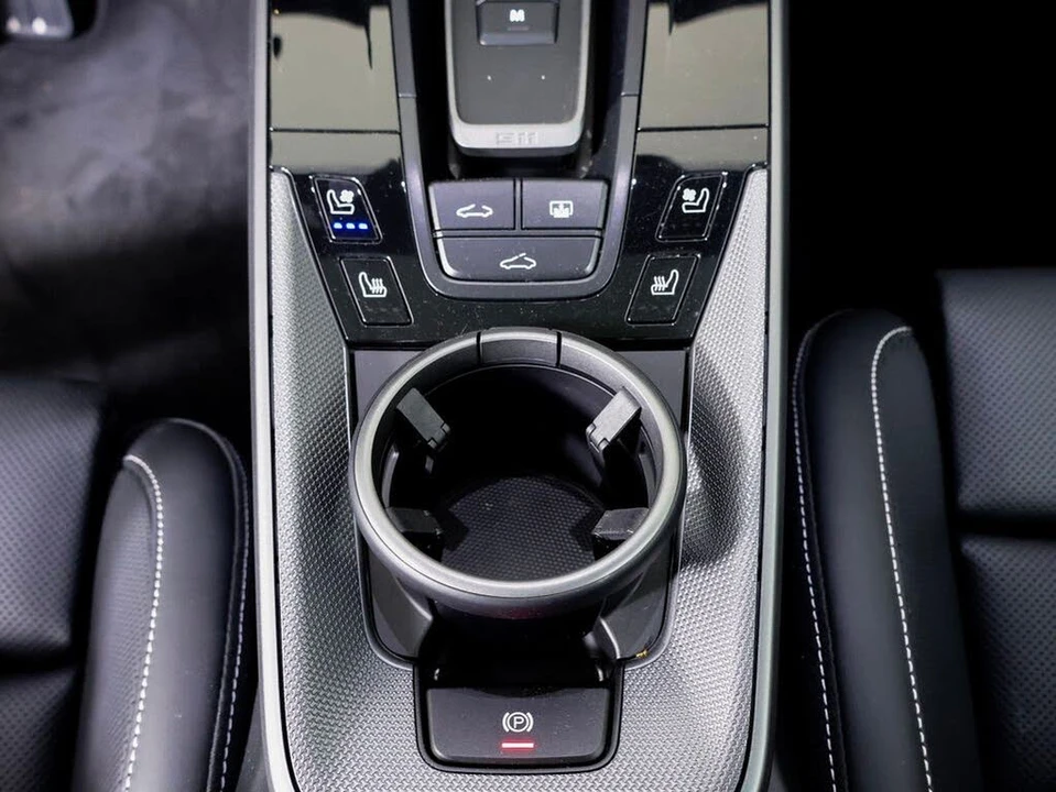 2026 Porsche 992 Carrera - Image 21 of 31
