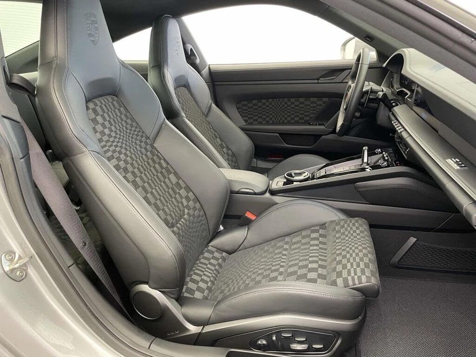 2026 Porsche 992 Carrera - Image 22 of 31