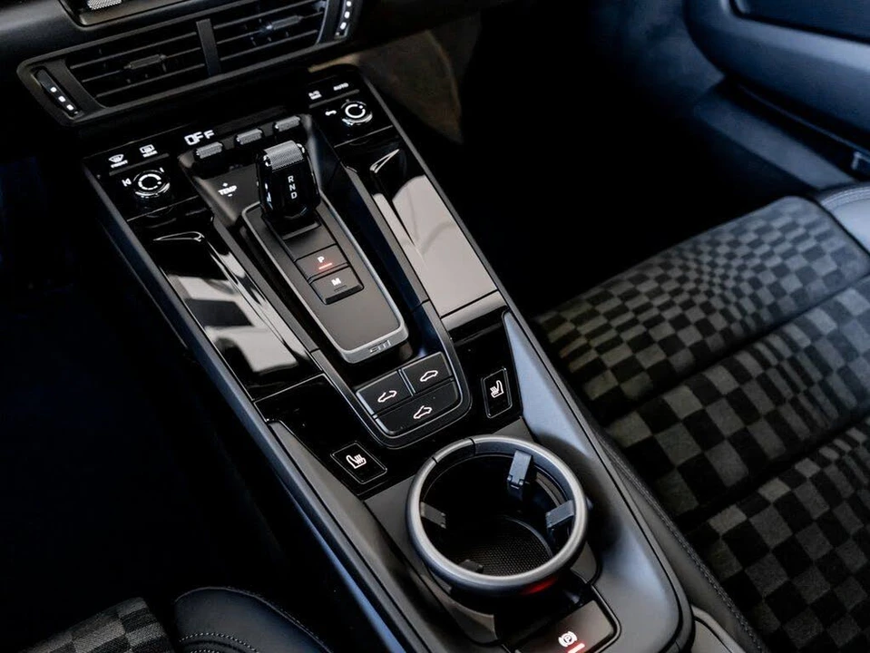 2026 Porsche 992 Carrera - Image 22 of 31