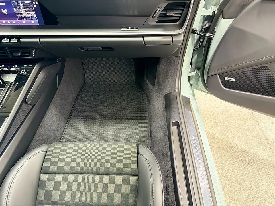 2026 Porsche 992 Carrera - Image 17 of 31