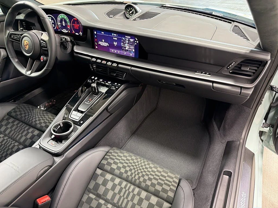 2026 Porsche 992 Carrera - Image 14 of 31
