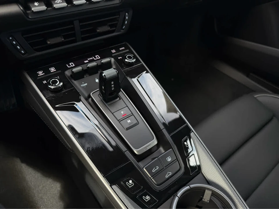 2026 Porsche 992 Carrera - Image 27 of 31