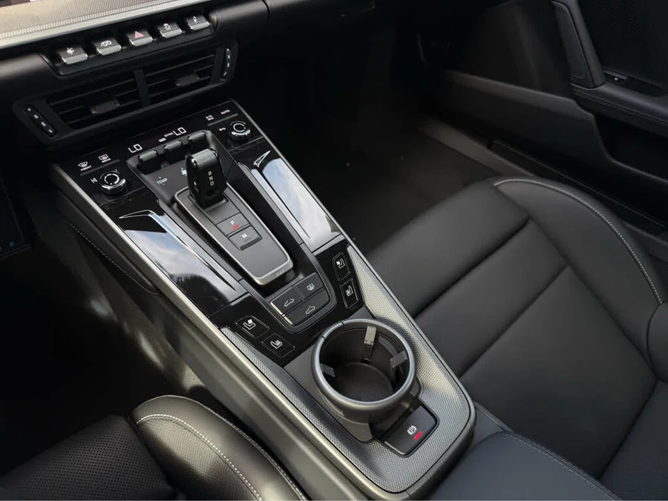 2026 Porsche 992 Carrera - Image 28 of 31