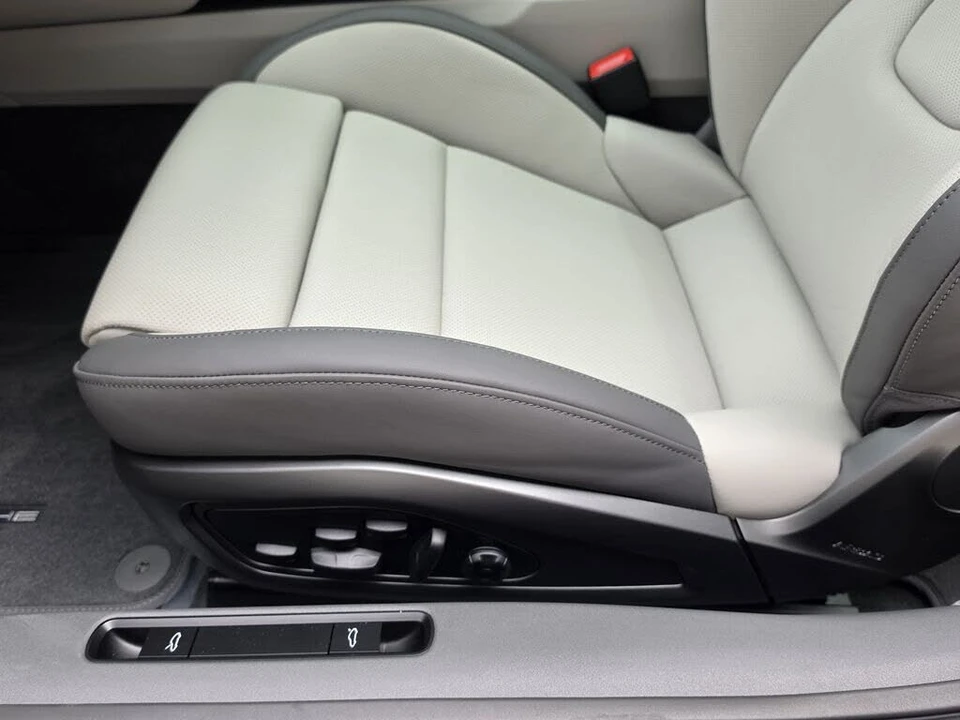 2026 Porsche 992 Carrera - Image 18 of 30